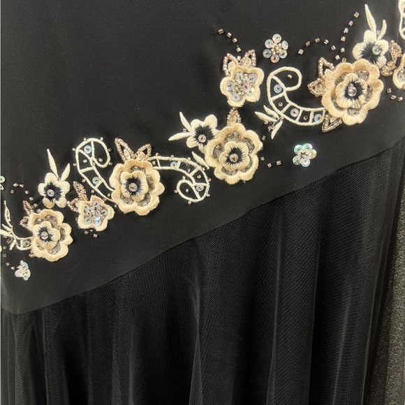 R&M Richards Elegant Black Floral Embroidered & Beaded Dress Size 8P - Picture 13 of 16